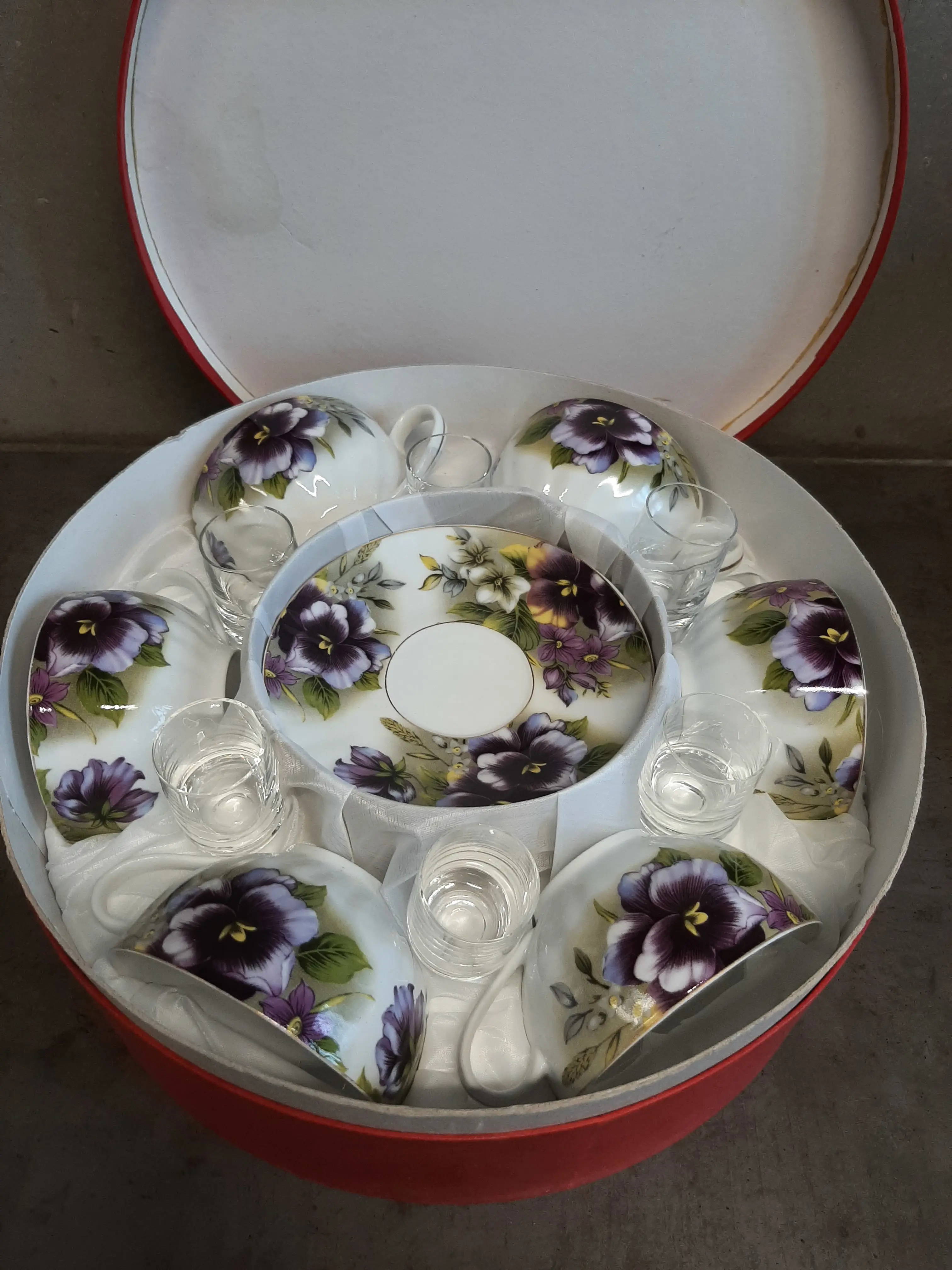 Darčekové balenie,čajová sada s fialkami a pohárikmi