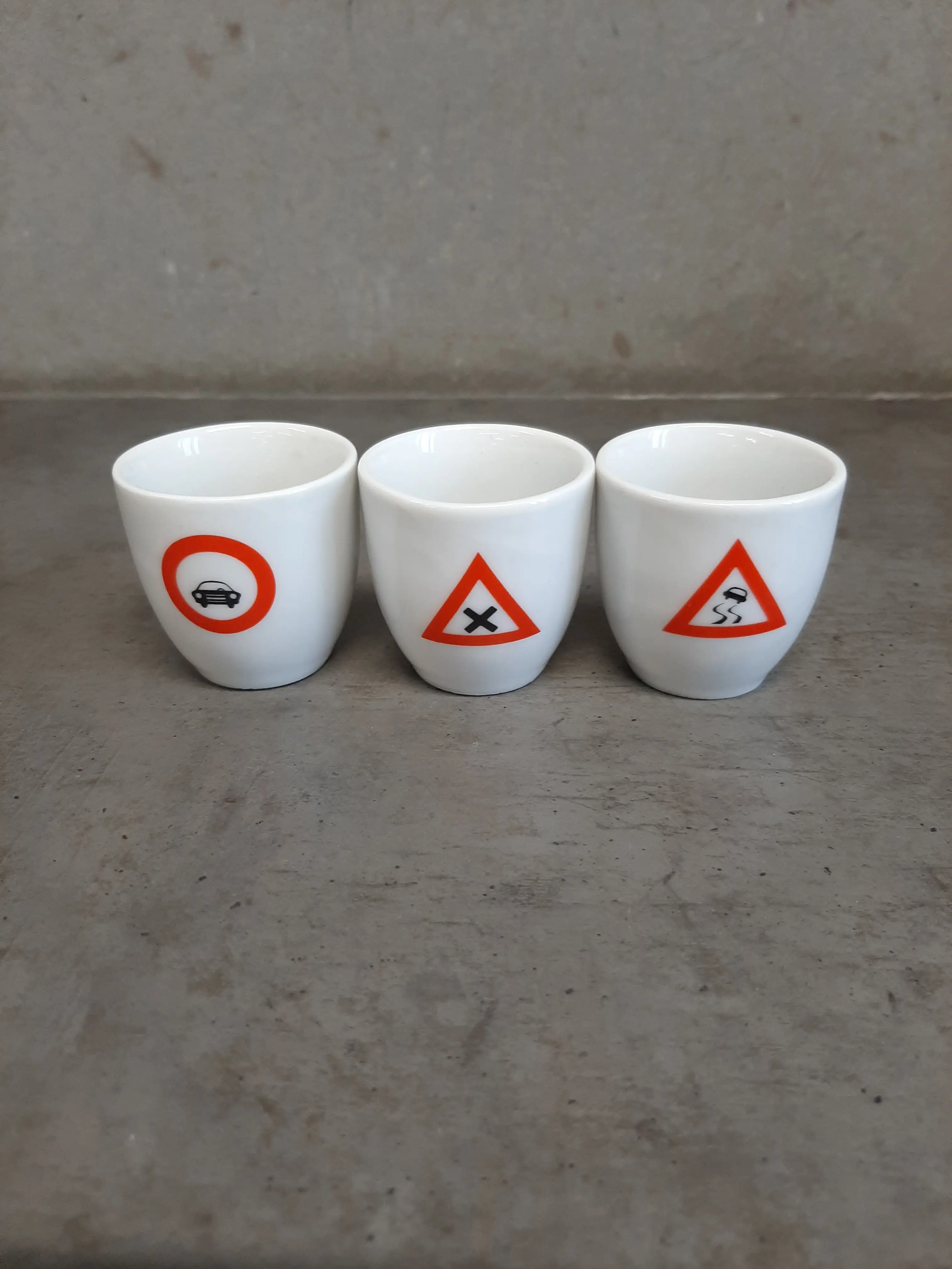 Karlovarský porcelán,štamperlíky 3ks