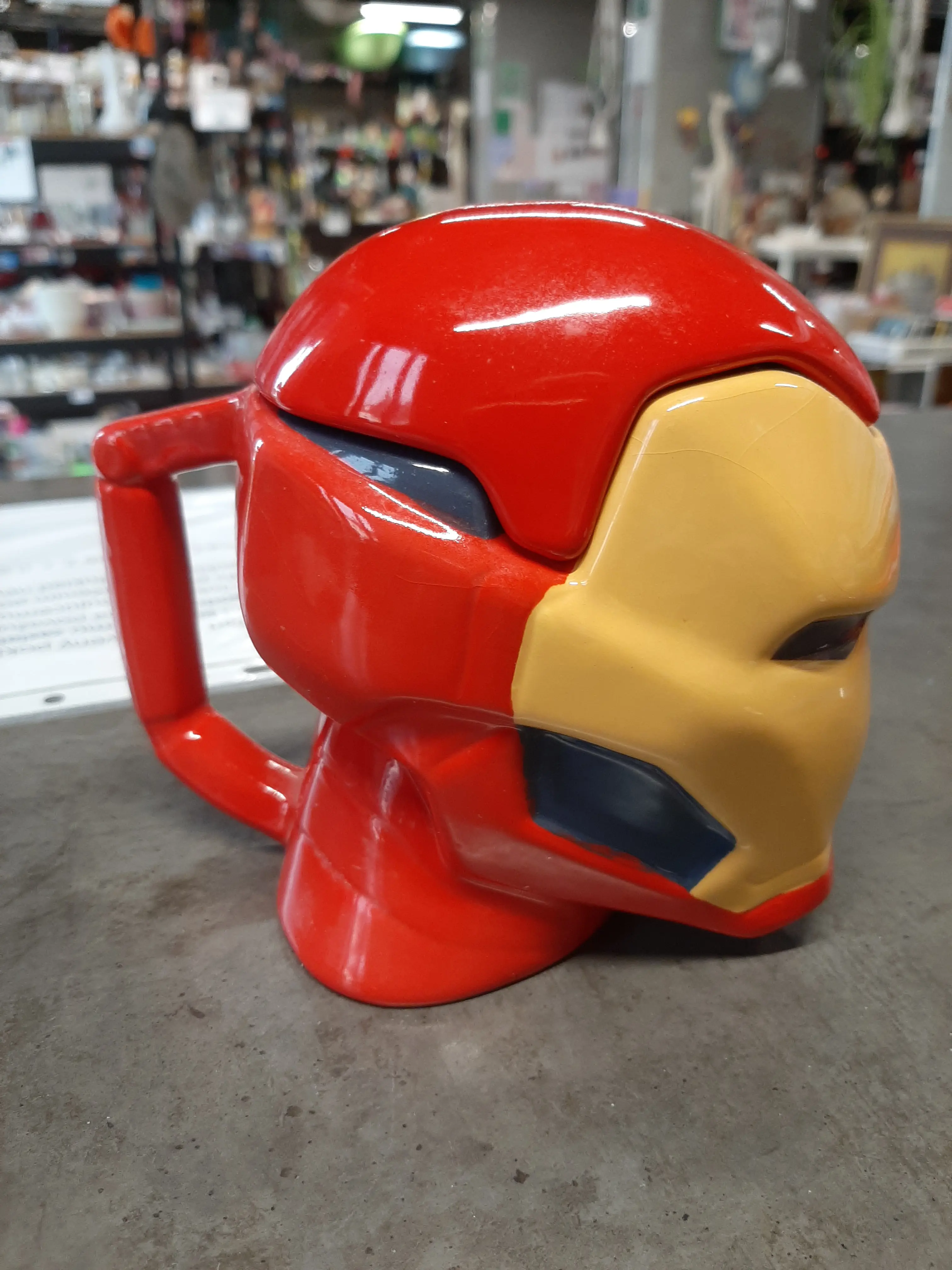 Šálka s viečkom Marvel