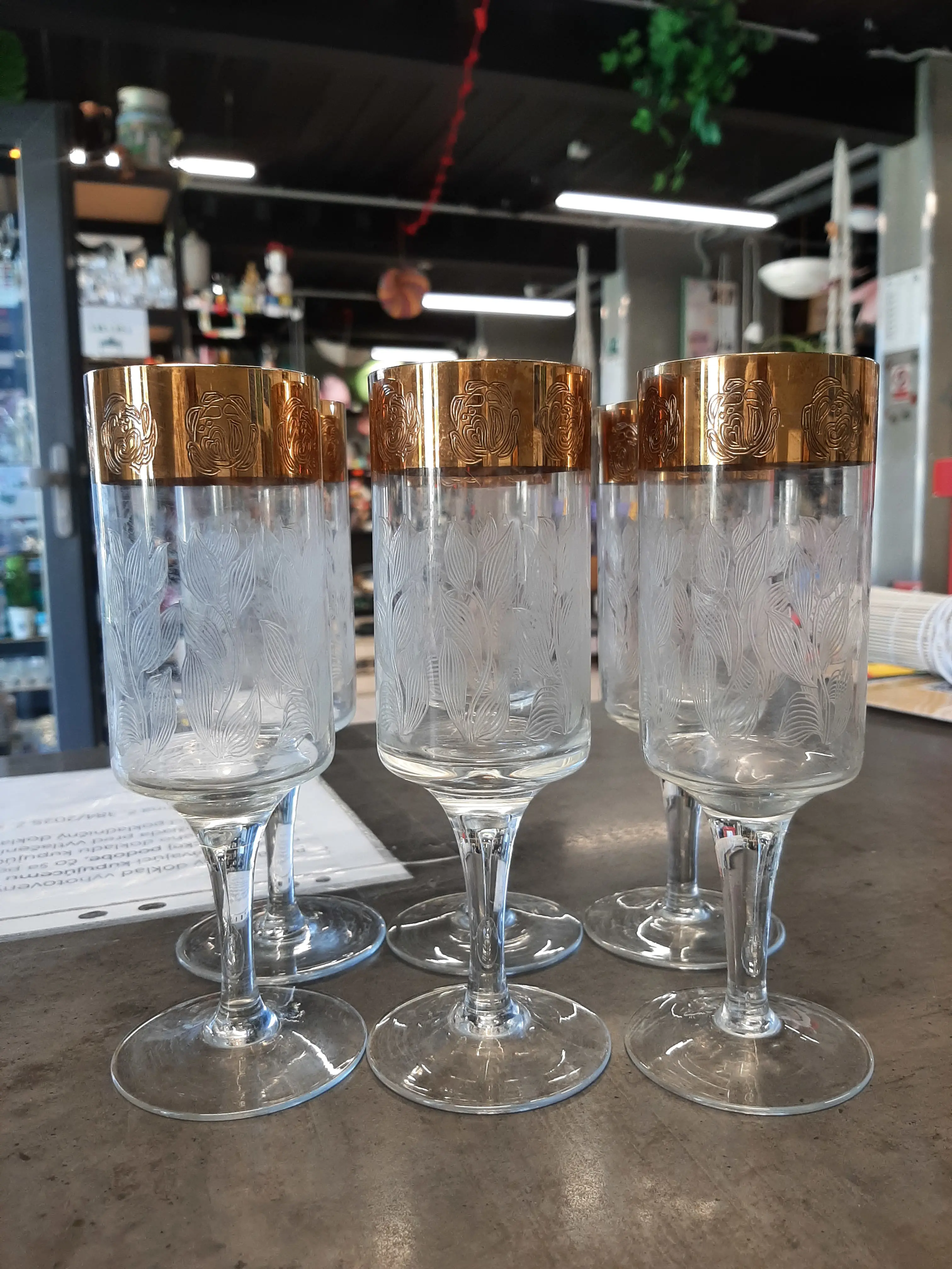 Poháriky na víno ,zlátené,6ks