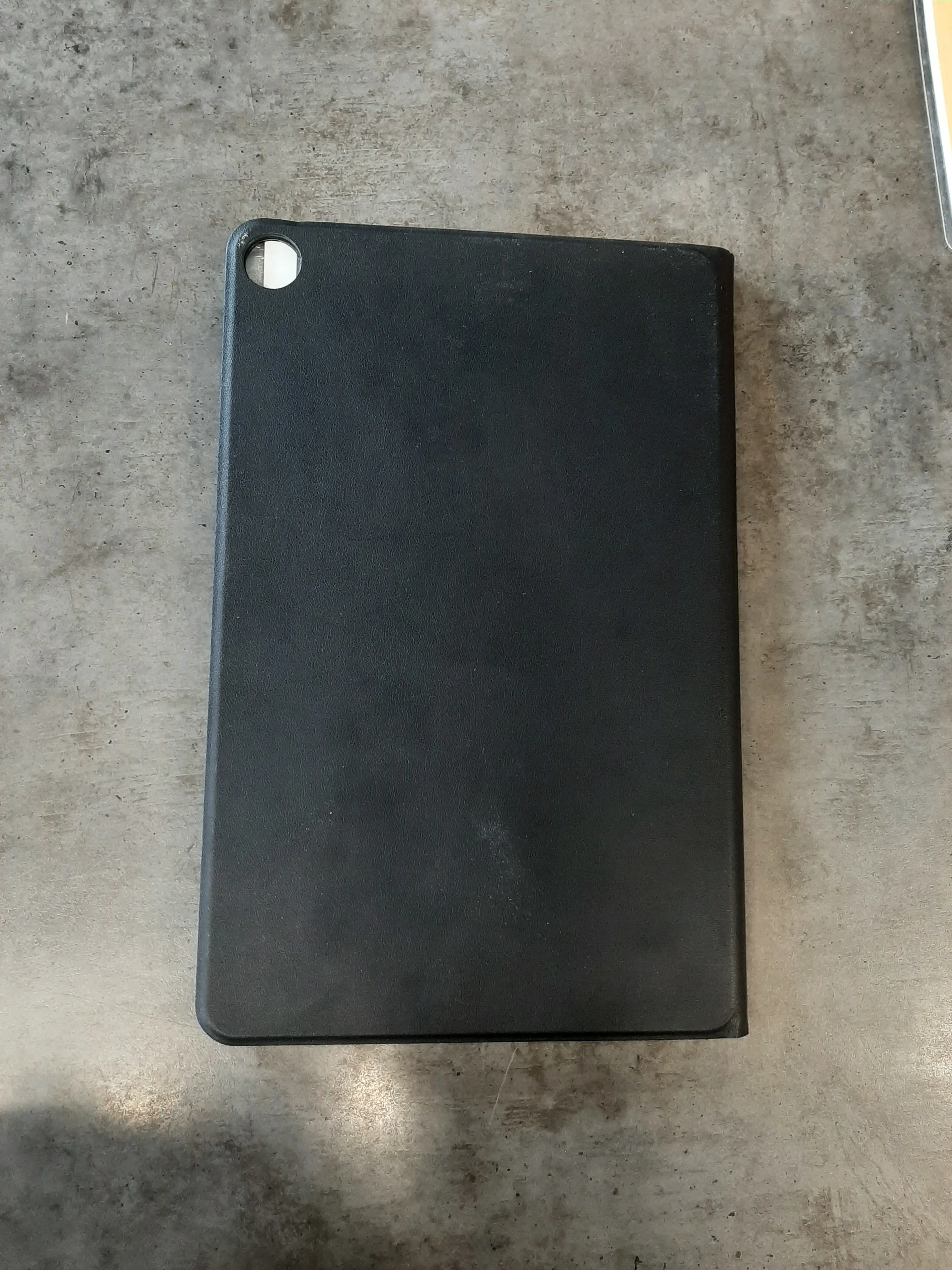 Čierny obal na tablet 