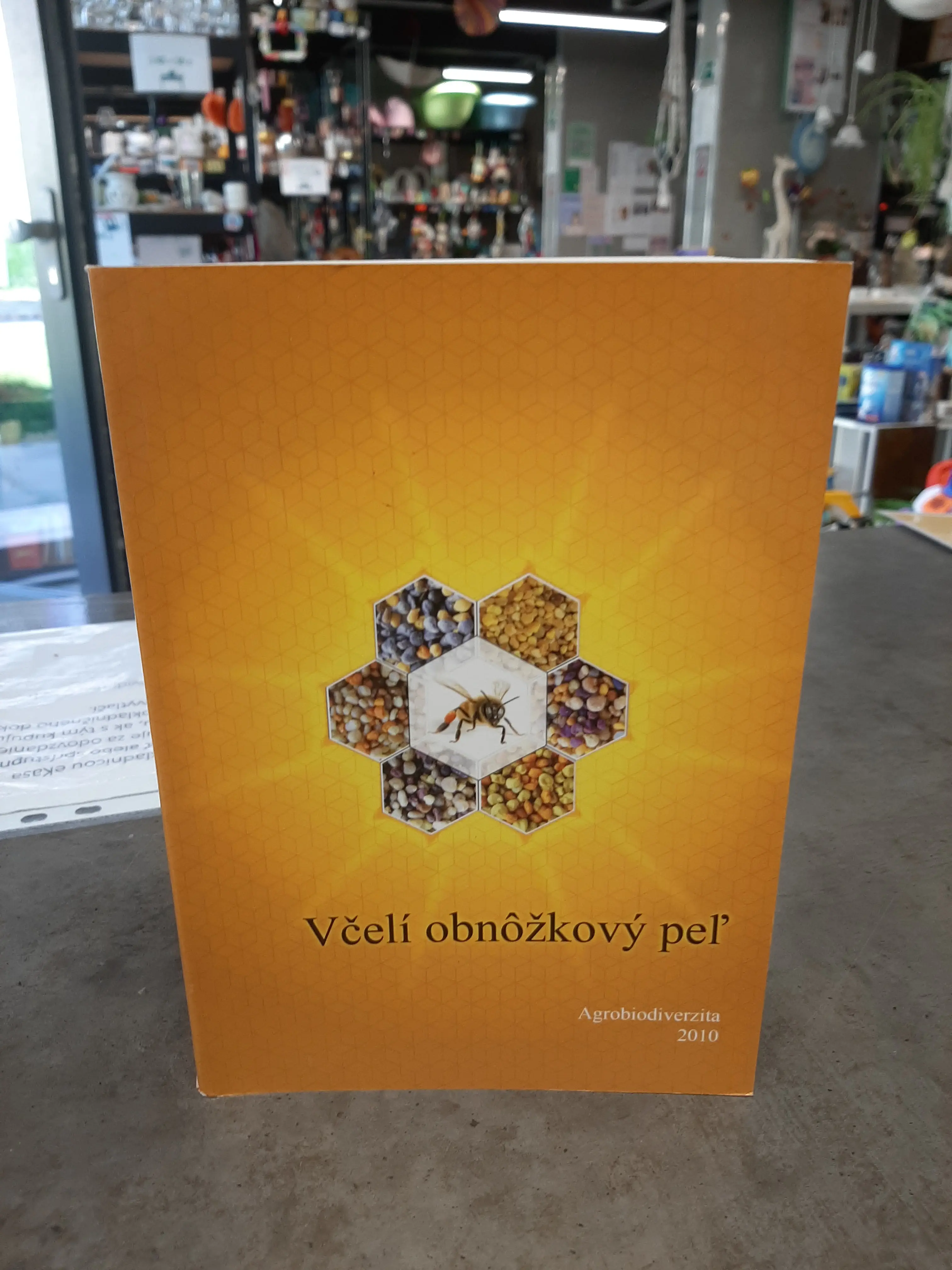 Včelí obnôžkový peĺ