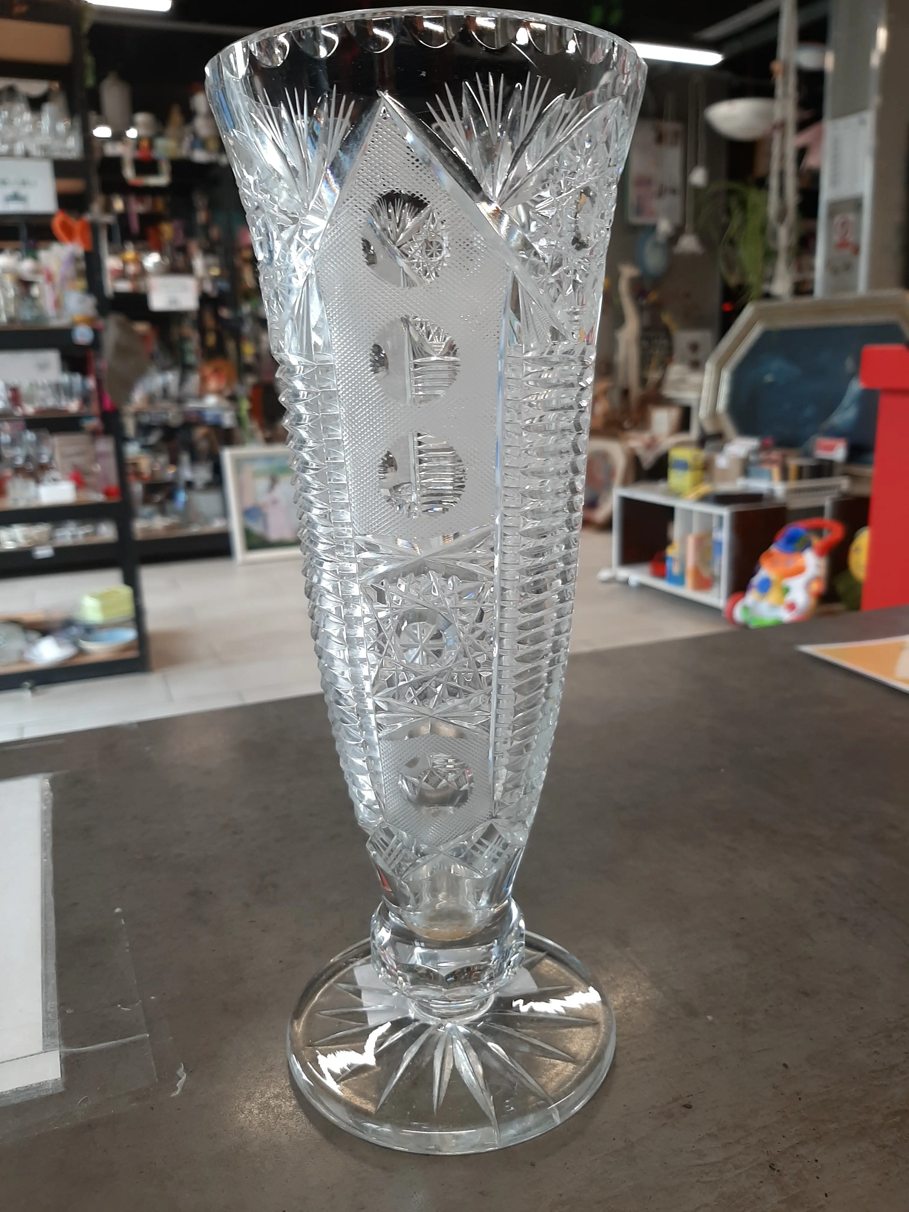 Brúsená váza,25cm,bez poškodení
