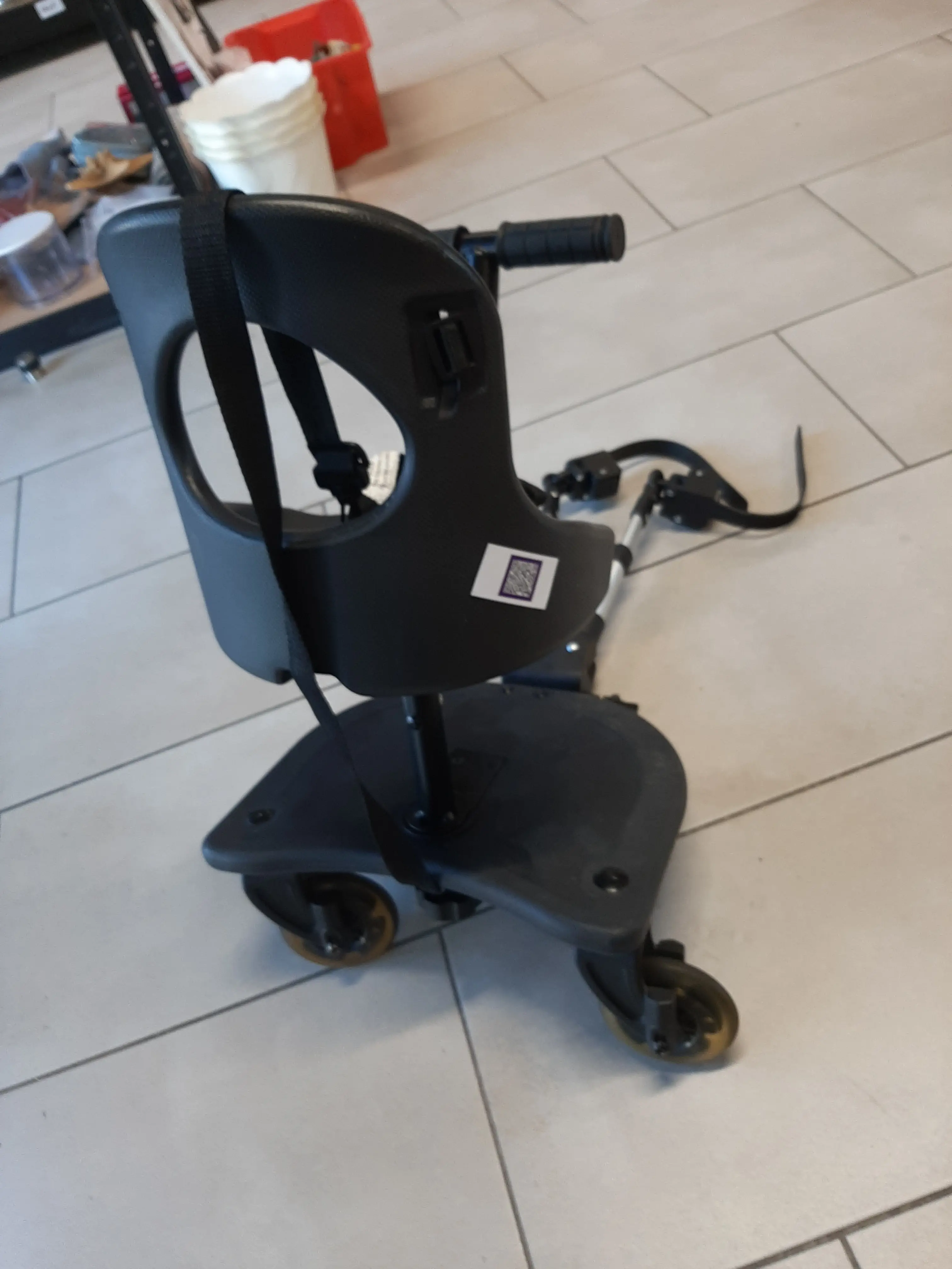 Univerzálny stupienok ku kočíku,,na sedenie