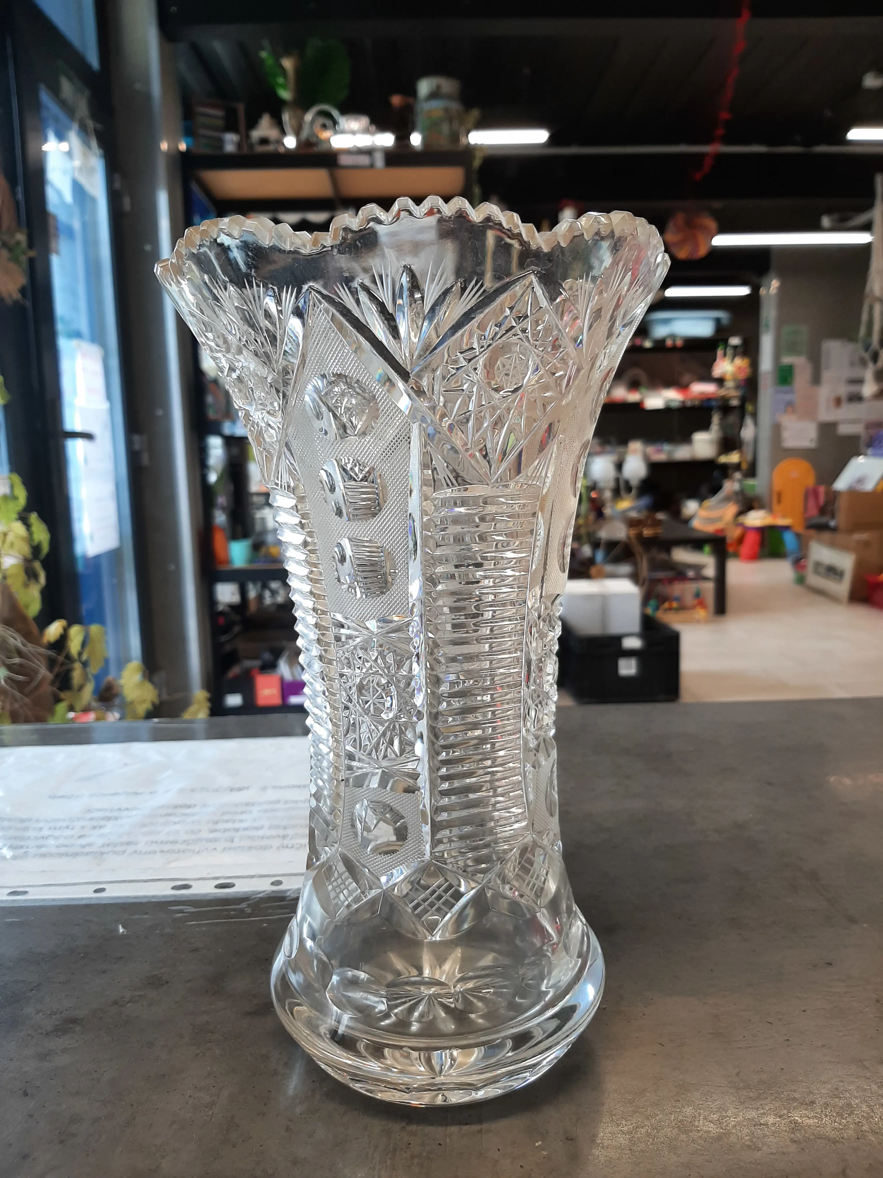Brúsená váza,26cm výška
