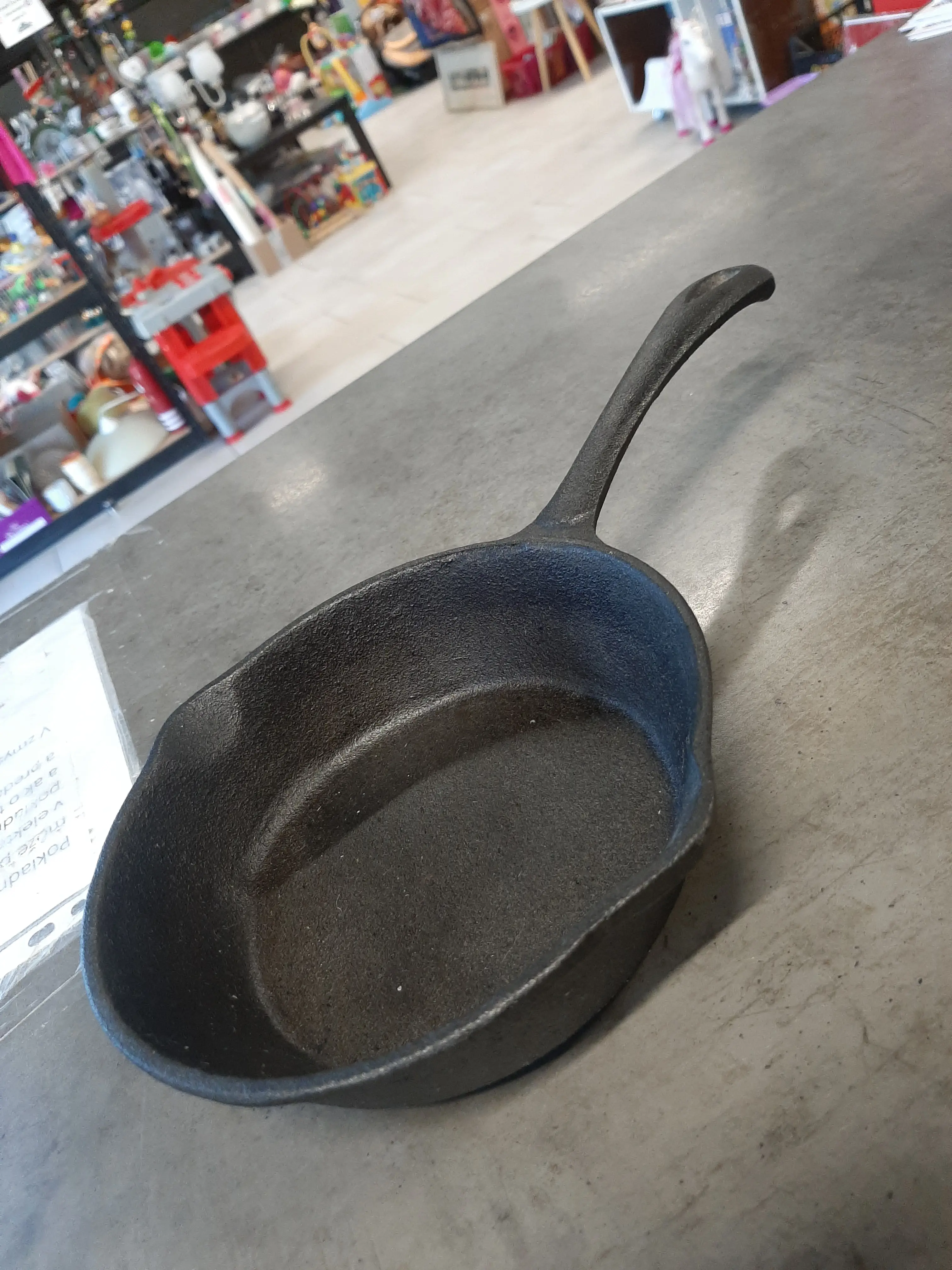 Ťažká,liatinová rajnička,priemer 16cm