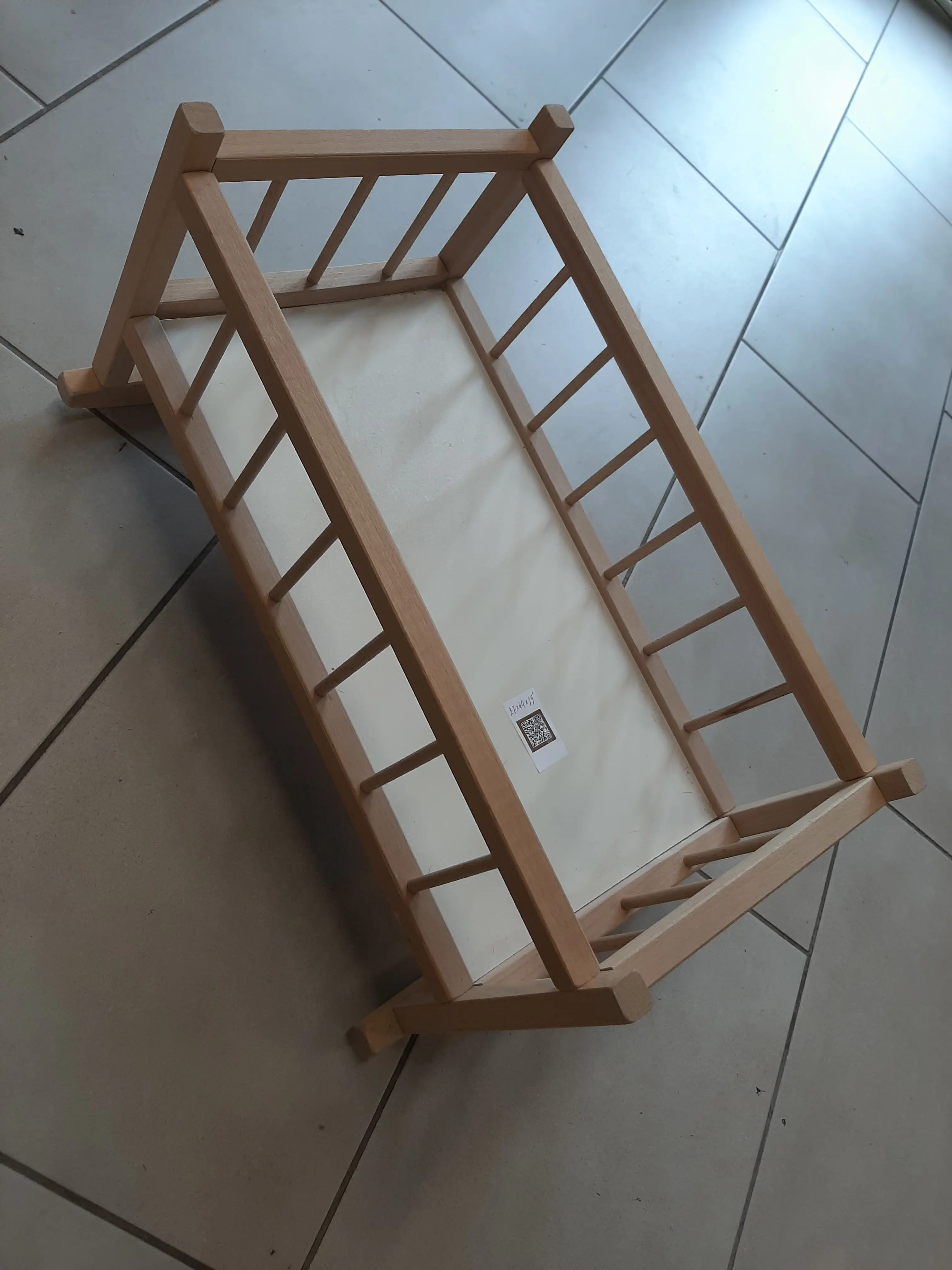 Drevená kolíska pre bábiku
