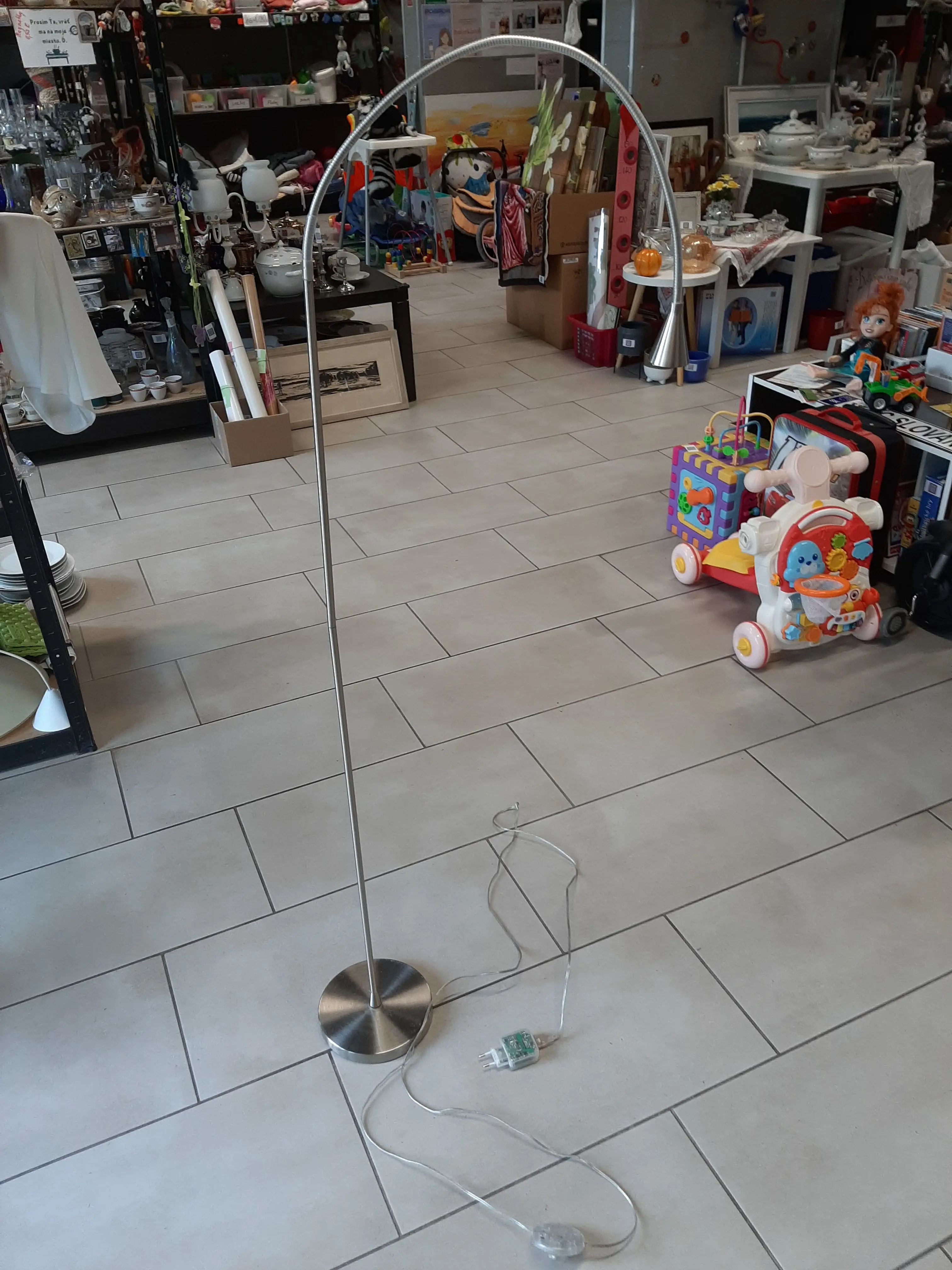 LED stojanová lampa