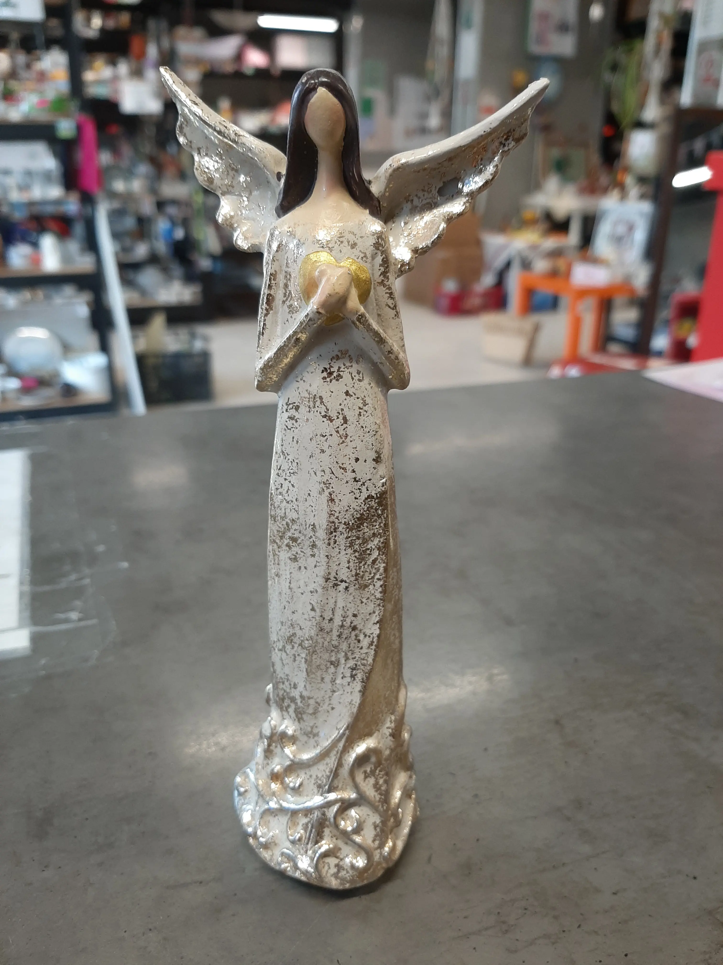 Anjel so zlatým dekorom 18cm