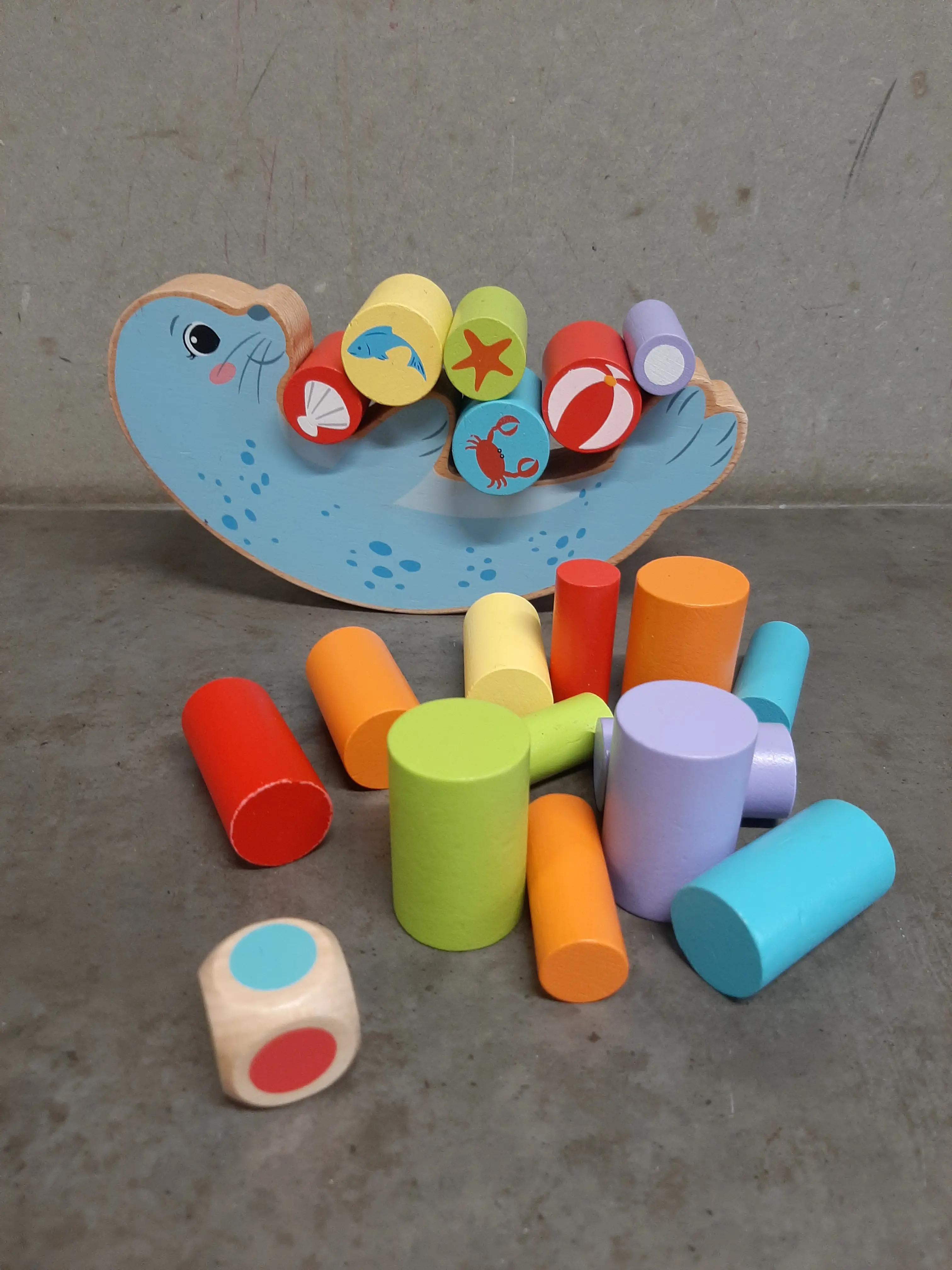 Montessori hračka na jemnú motoriku