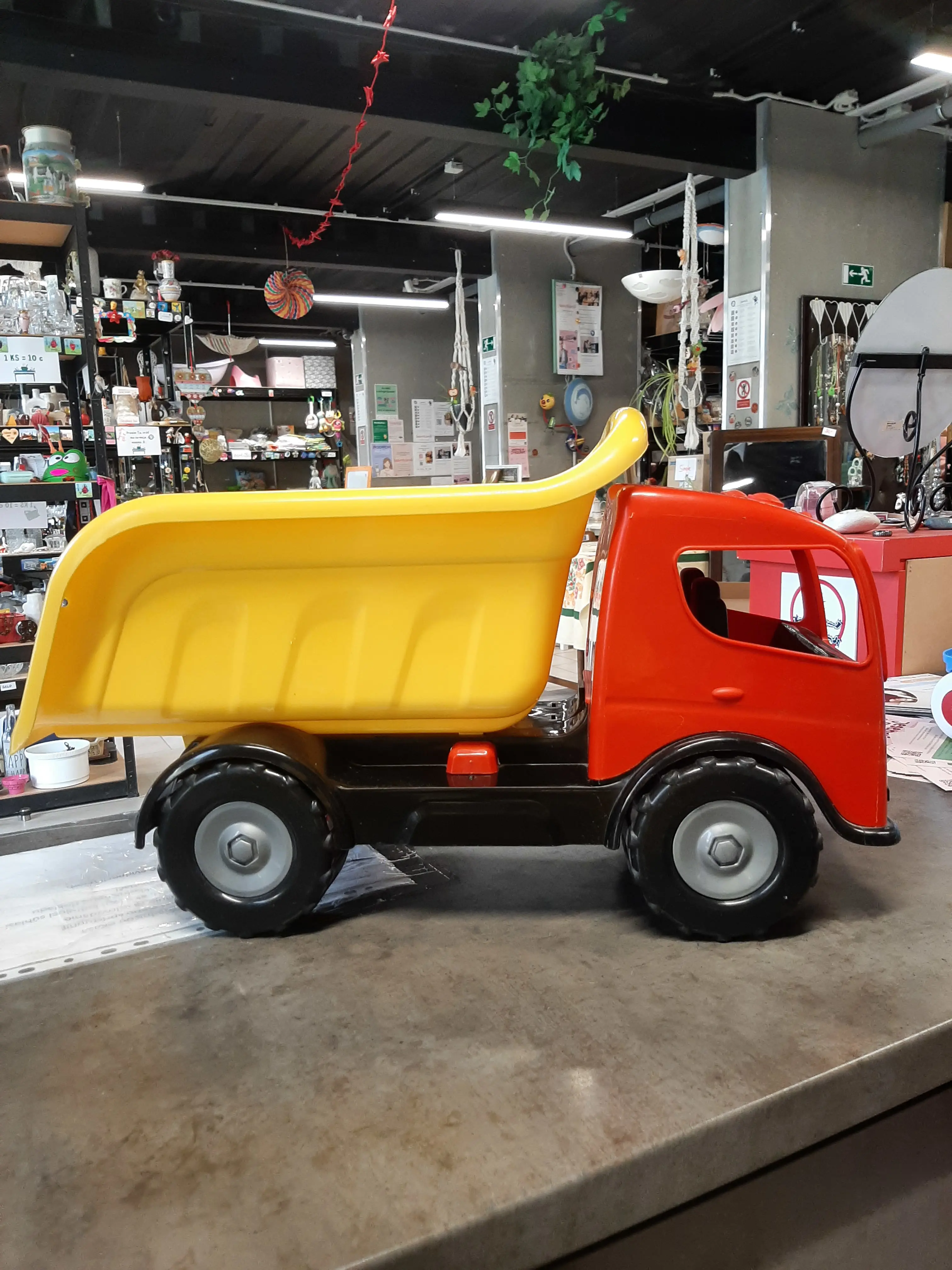 Plastové auto,vyklápačka,dĺžka 55cm