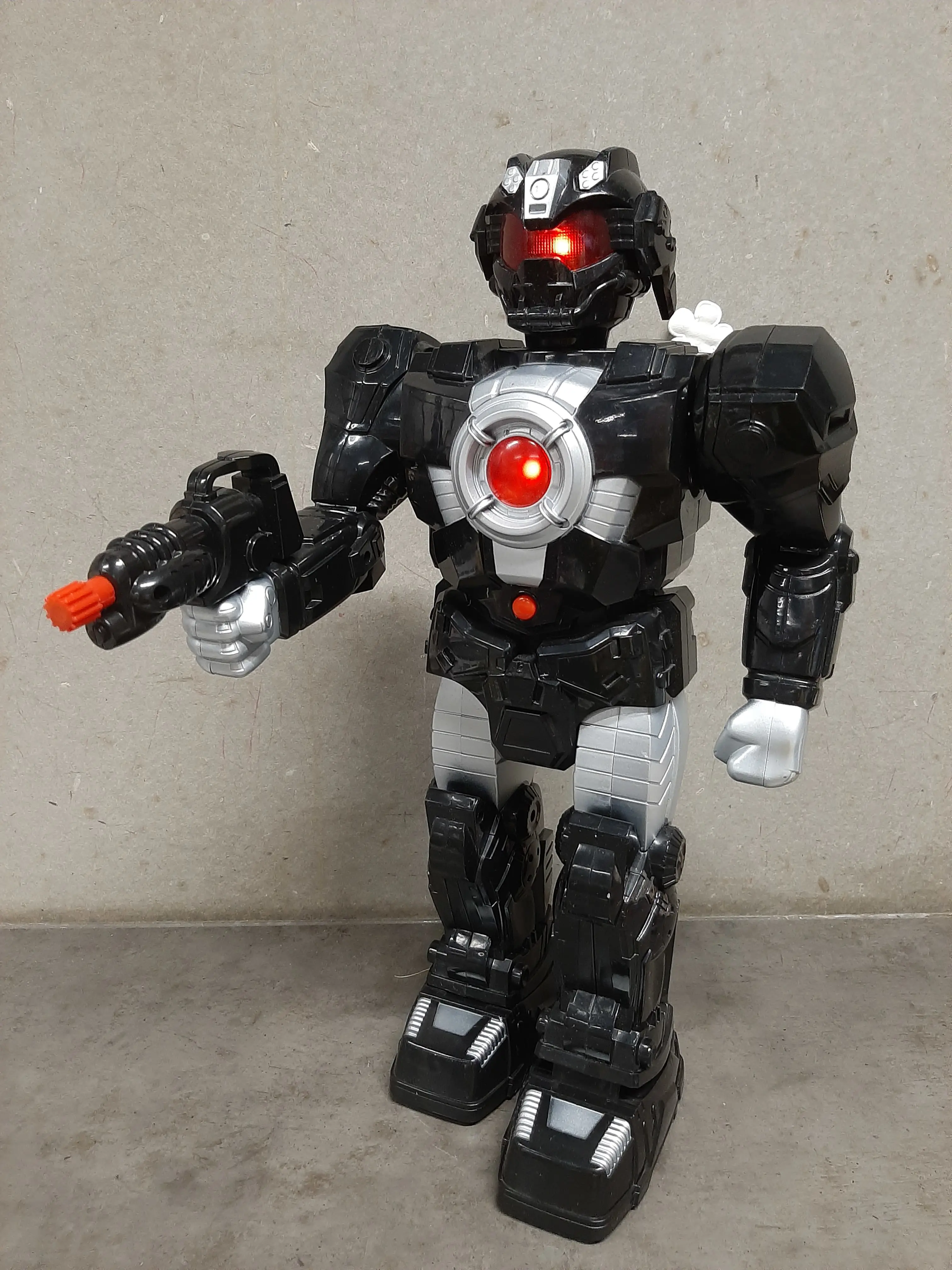 Robot 37cm,plne funkčný